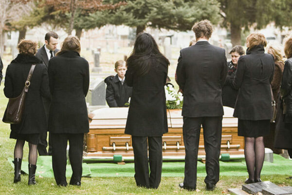 funeral-etiquette-1000x500-getty-1200x675